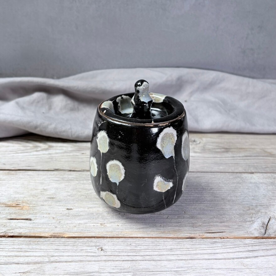 Kleine Dose Blossom ⋆ 49€<a href="/keramik/bestellen?product=Kleine%20Dose%20Blossom" class="button">Bestellen</a> Kleine Dose Blossom ⋆ 49€