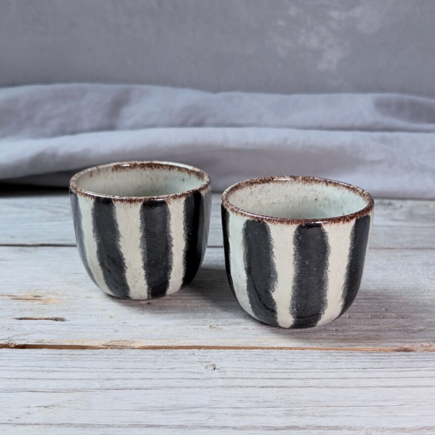 Espresso Cups B&W Stripes ⋆ 25€<a href="/keramik/bestellen?product=Espresso%20Cups%20B%26W%20Stripes" class="button">Bestellen</a> Espresso Cups B&W Stripes ⋆ 25€