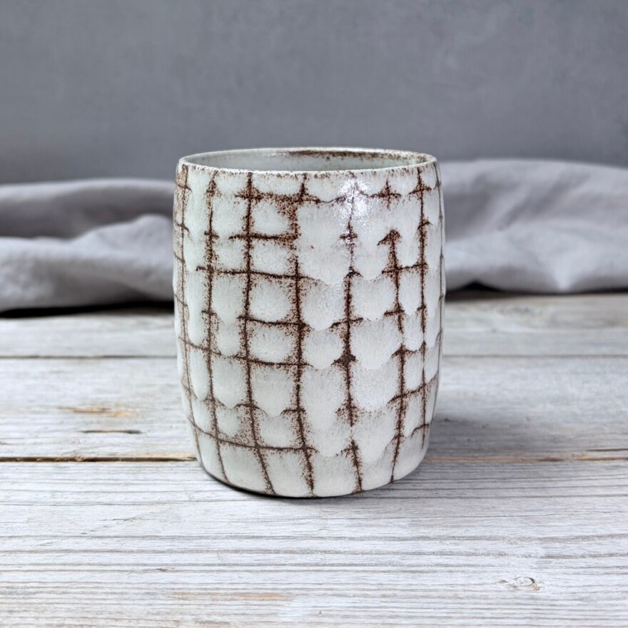 B&W Melting Snow ⋆ 35€<a href="/keramik/bestellen?product=B%26W%20Melting%20Snow" class="button">Bestellen</a> B&W Melting Snow ⋆ 35€
