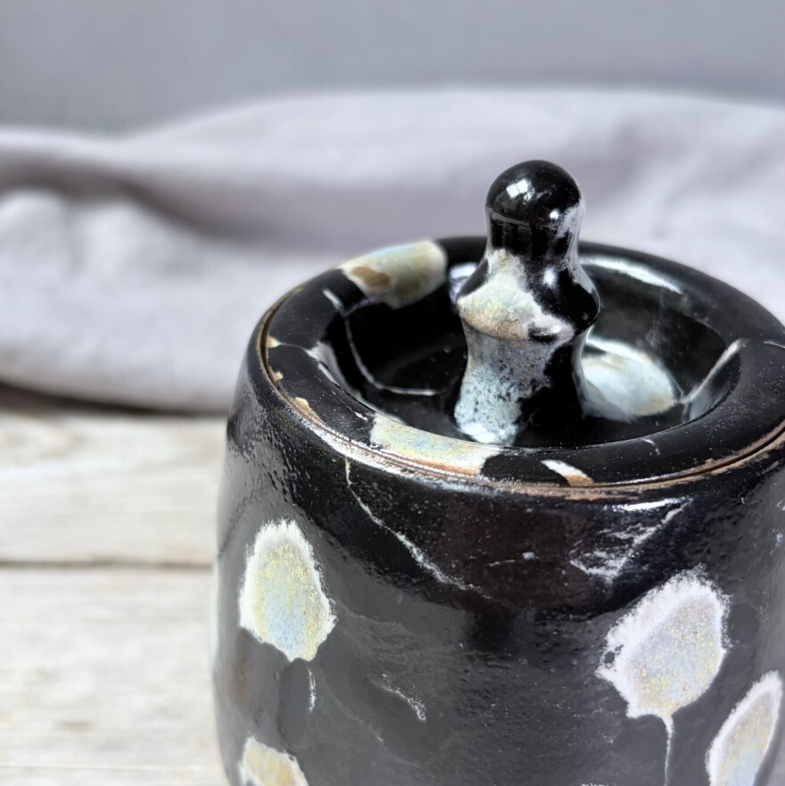 B&W Zuckerdose Blossom ⋆ 49€<a href="/keramik/bestellen?product=B%26W%20Zuckerdose%20Blossom" class="button">Bestellen</a> B&W Zuckerdose Blossom ⋆ 49€