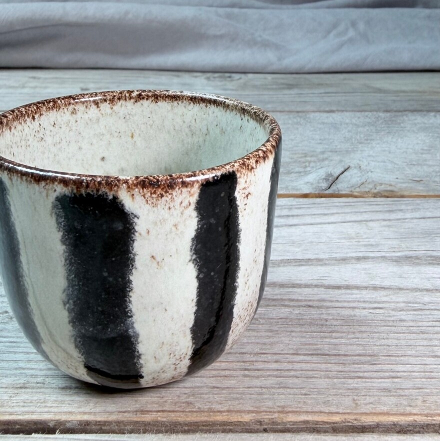 Espresso Cups B&W Stripes ⋆ 25€<a href="/keramik/bestellen?product=Espresso%20Cups%20B%26W%20Stripes" class="button">Bestellen</a> Espresso Cups B&W Stripes ⋆ 25€