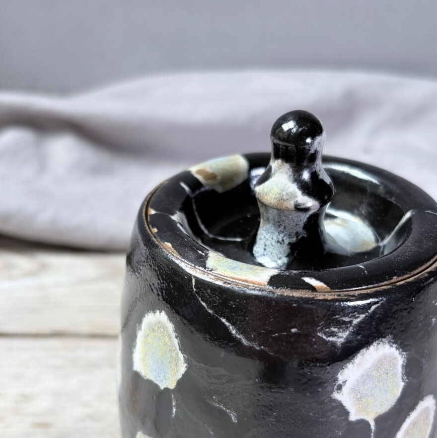 Kleine Dose Blossom ⋆ 49€<a href="/keramik/bestellen?product=Kleine%20Dose%20Blossom" class="button">Bestellen</a> Kleine Dose Blossom ⋆ 49€